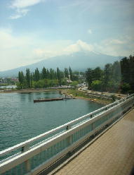 100518富士と河口湖.jpg